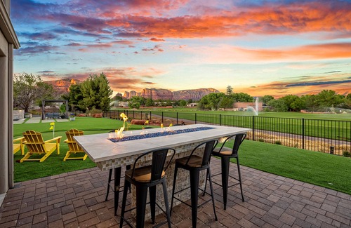Oak Creek House | Fairway to Heaven - Luxury 6 BD home sleeps 16