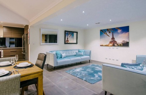 Dunsborough House | Fairways Spacious Pool House by the Golf Course