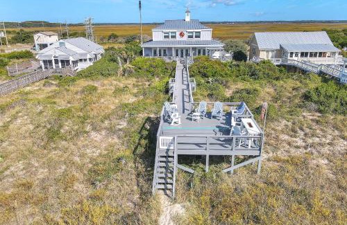 Caswell Beach House | Fairwinds by Oak Island Accommodations