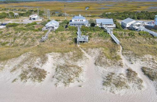 Caswell Beach House | Fairwinds by Oak Island Accommodations
