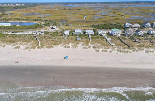Caswell Beach House | Fairwinds by Oak Island Accommodations