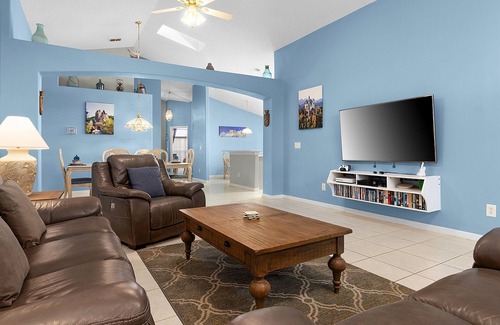 West Kissimmee Villa | Fairytale Villa - 2 Masters, Privacy Fence!