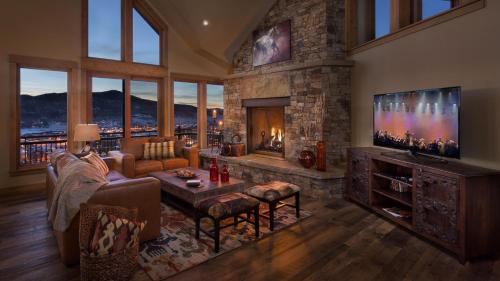 Steamboat Springs House | Falconhead Lodge - South