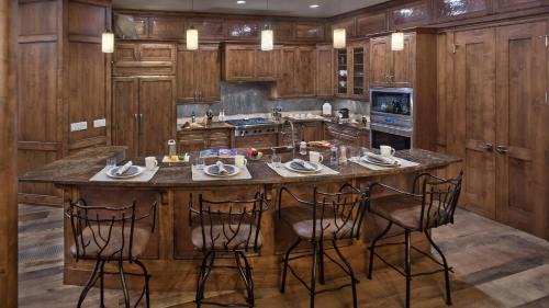 Steamboat Springs House | Falconhead Lodge - South