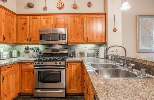 Crooked Pines House | Fall Availability! Updated Townhome, Walk, Shuttle, or a Short Drive to Mountain!