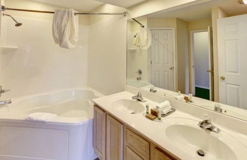 Table Rock Resort | Fall Creek Getaway - 1 BR with Pool