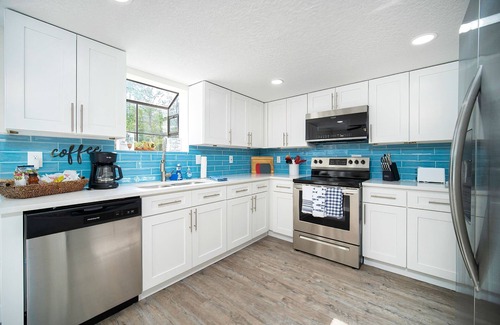 St. Augustine House | Fall Deal! Luxury Retreat~Grill~Beach & Downtown~Sleeps 12