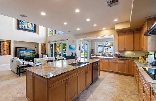 Kihei House | FALL DISCOUNTED SPECIALS - FIVE BEDROOM BEACHFRONT SOUTH MAUI HOME - MODERN!