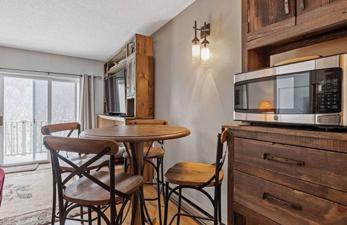 Lincoln Condo | Fall Foliage Prime Location for leaf-peeping! The iconic Kancamagus Highway is a few minutes away. South Peak view Condo w/Indoor and Outdoor Pool, Hot Tub and Deck. Walk to the swimming hole!