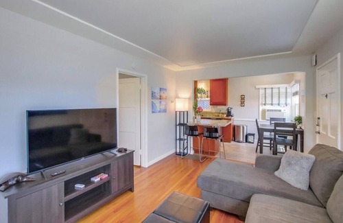 Bay Park House | Fall fun @ Dolphin Bay Hideaway pet-friendly yard!