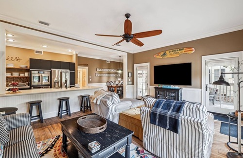 Watercolor Condo | Fall Getaways Available! Park District - Park Views & Close to Town Center! Scre