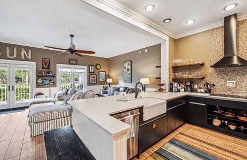 Watercolor Condo | Fall Getaways Available! Park District - Park Views & Close to Town Center! Scre