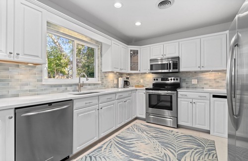 Palma Sola House | FALL IN LOVE! Spotless & relaxing pool home mins from Anna Maria! Pet friendly!