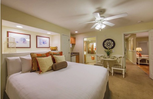 Branson Resort | Fall in the Ozarks! 2 sep. spaces w/KING beds, FULL baths & kitchens = PRIVACY!