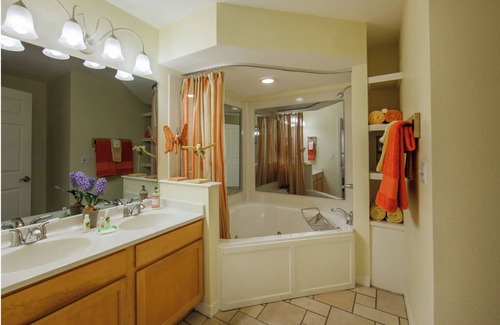 Branson Resort | Fall in the Ozarks! 2 sep. spaces w/KING beds, FULL baths & kitchens = PRIVACY!