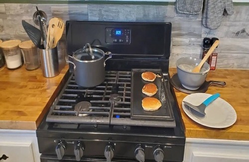 Exeter House | Fall Relaxation, National Parks, Home in the Orchards in Quaint Exeter