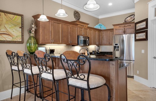 Emerald Waters Village House | Fall Special- 4 for 3! Free Beach SRVC= 2 Chairs/Umbrella! Private Beach!