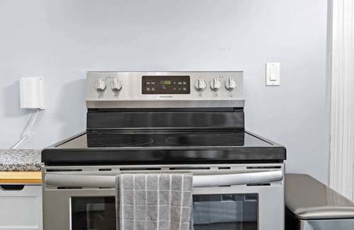 Smoketown Jackson House | Fam & Business Stay | Cozy Home in Prime Location!