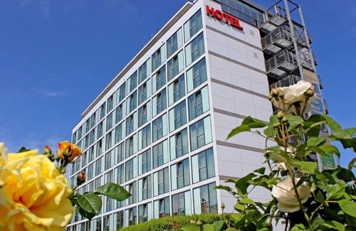 Neustadt an der Weinstrasse House | Familienzimmer - PANORAMA HOTEL in Neustadt an der Weinstraße