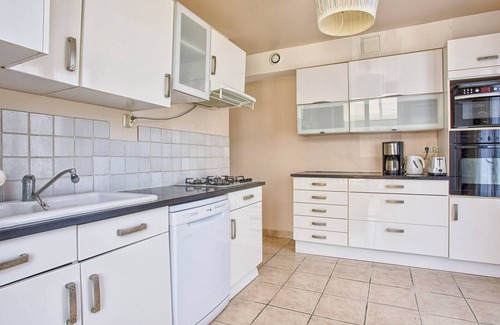 Merville-Franceville-Plage Apartment | Family home near beach, 8 people, garden