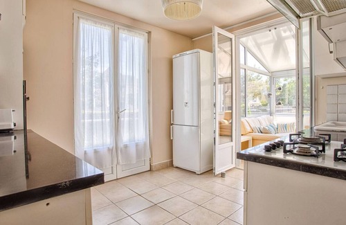 Merville-Franceville-Plage Apartment | Family home near beach, 8 people, garden