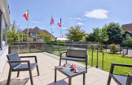 Merville-Franceville-Plage Apartment | Family home near beach, 8 people, garden