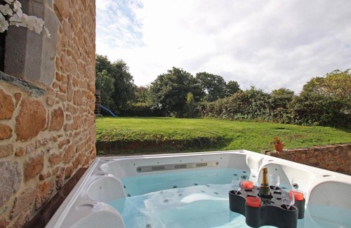Saint-Germain-le-Gaillard Cottage | Family house with enclosed garden near the beach