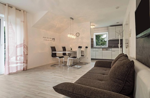 Meersburg Apartment | Familien-Apartment 2 near the shore of Lake Constance with balcony & Wi-Fi