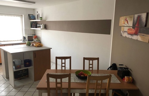 Fredenbeck Apartment | Familien- und Haustierfreundliche Wohnung in Fredenbeck mit Dachterrasse & Kamin