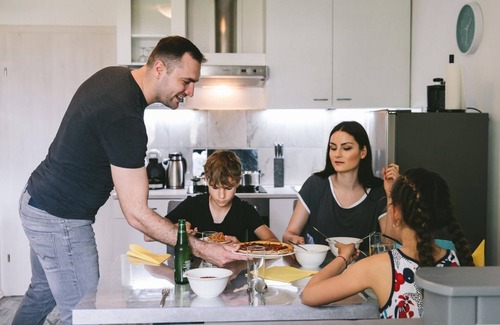 Rangersdorf House | Familienzimmer, Dusche, WC, Balkon - Erholungshotel Margarethenbad