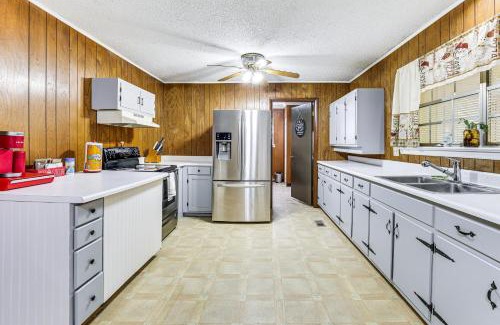 Soddy-Daisy House | Families Welcome! Home with Fire Pit in Soddy-Daisy