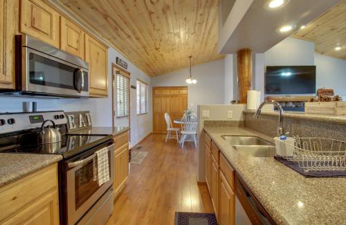 Heber House | Families Welcome! Overgaard Cabin with Playground