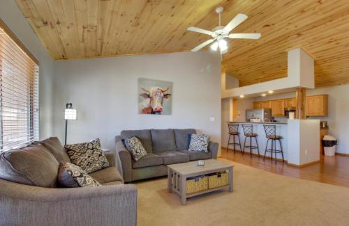 Heber House | Families Welcome! Overgaard Cabin with Playground