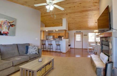 Heber House | Families Welcome! Overgaard Cabin with Playground