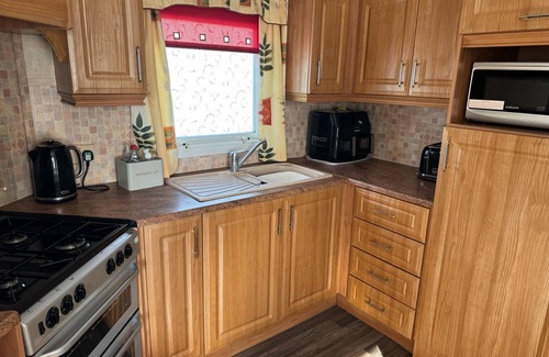 Heacham Cabin | Family 3 Bedroom van linen included Pets go Free