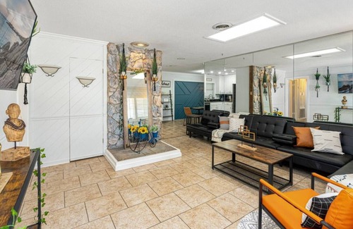 Conway House | Family 3BR Orlando Stay | Wi-Fi + Full Kitchen