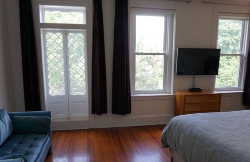 Fan District House | Family- and Business-ready in The Fan with Parking