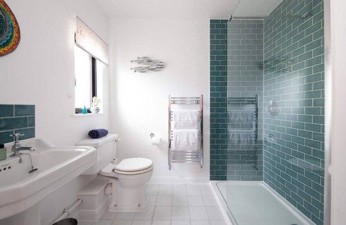 East Preston House | Family and dog friendly beach house with private parking and garden