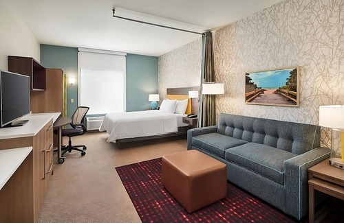 Interchange Square Apartment | Family and Friends Getaway! Four Comfy Units, Pool, Free Parking