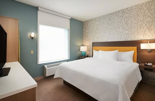 Interchange Square Apartment | Family and Friends Getaway! Four Comfy Units, Pool, Free Parking