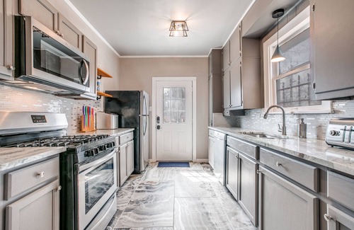 Uptown House | Family and Pet Friendly Getaway II