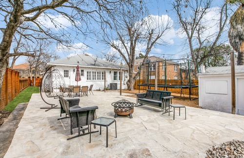Uptown House | Family and Pet Friendly Getaway II