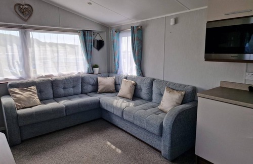 Weymouth House | Family and pet friendly caravan with panoramic sea views of Chesil Beach.