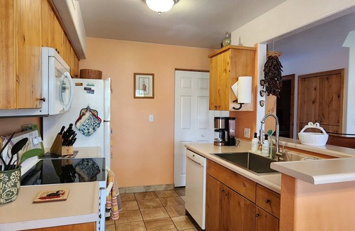 Moab South Valley Condo | Family and Pet Friendly Condominium in Moab by Golf Course