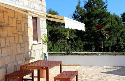 Rogac Apartment | Family apartment Kaić (2+3 guests)behind the pool,island Šolta,Rogač