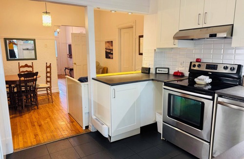 La Petite-Patrie Apartment | Family apartment-Metro Beaubien with Parking