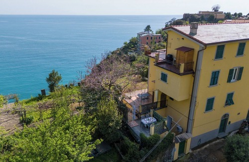 Corniglia Apartment | Family Apartment with AC, Patio and Terrace
