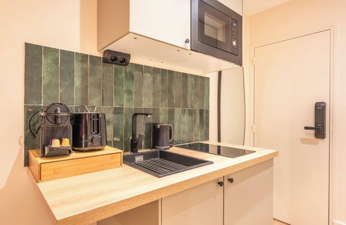 Belleville Apartment | Family apartment with terrace for 14 guests