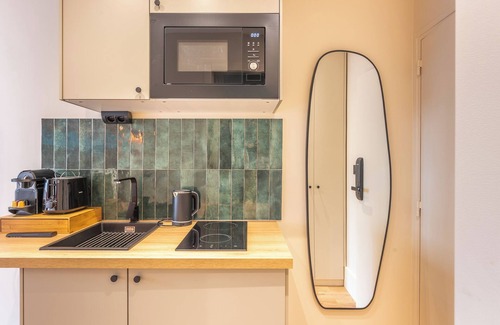 Belleville Apartment | Family apartment with terrace for 14 guests