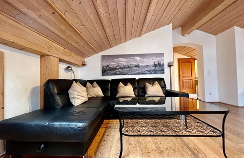 Kruen Apartment | Family apartment with two separate bedrooms and unobstructed Zugspitze views